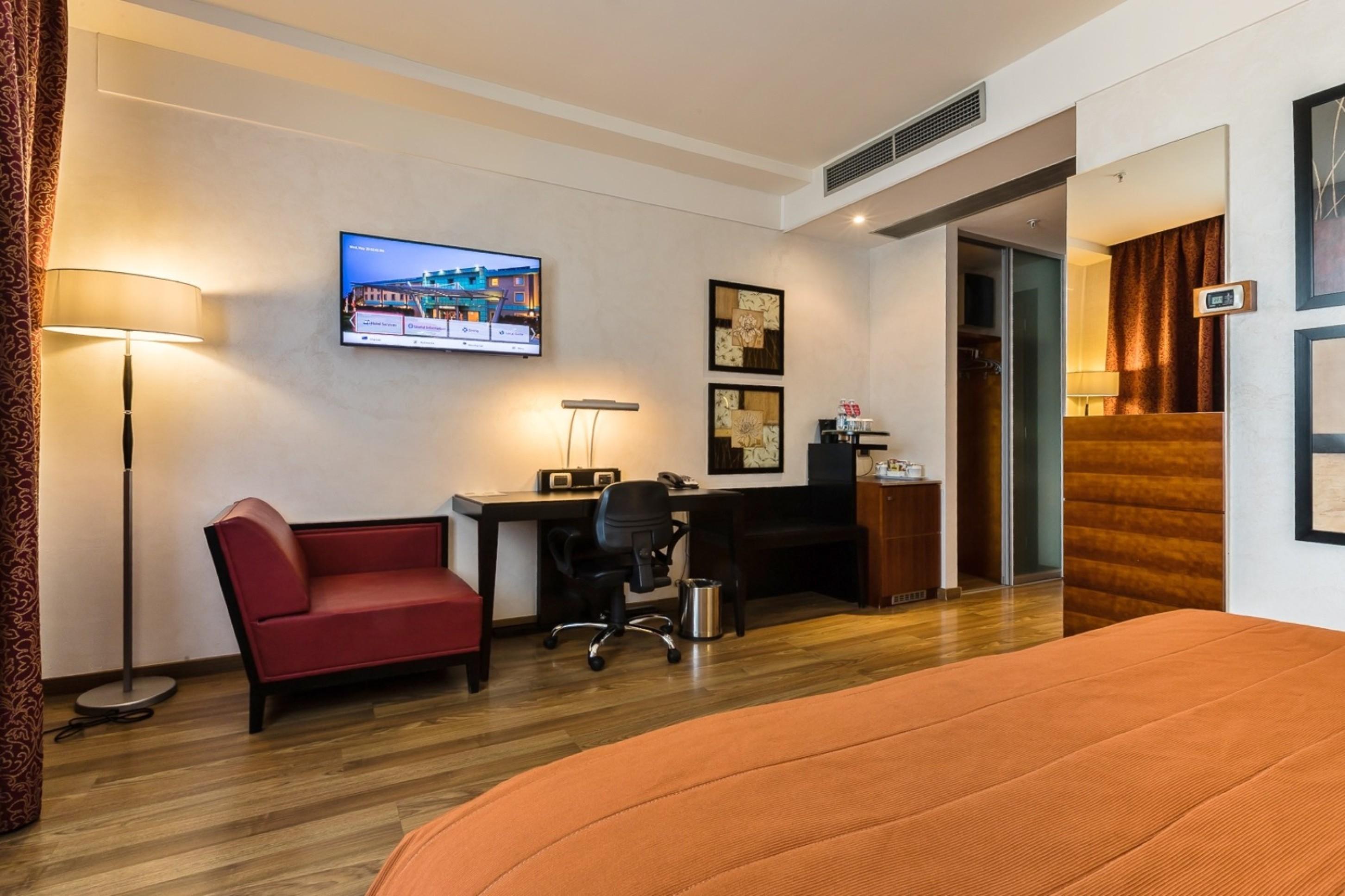 คราวน์ พลาซา มิลาน มัลเปนซา แอร์พอร์ต Hotel คาเซ นูโอเว ภายนอก รูปภาพ