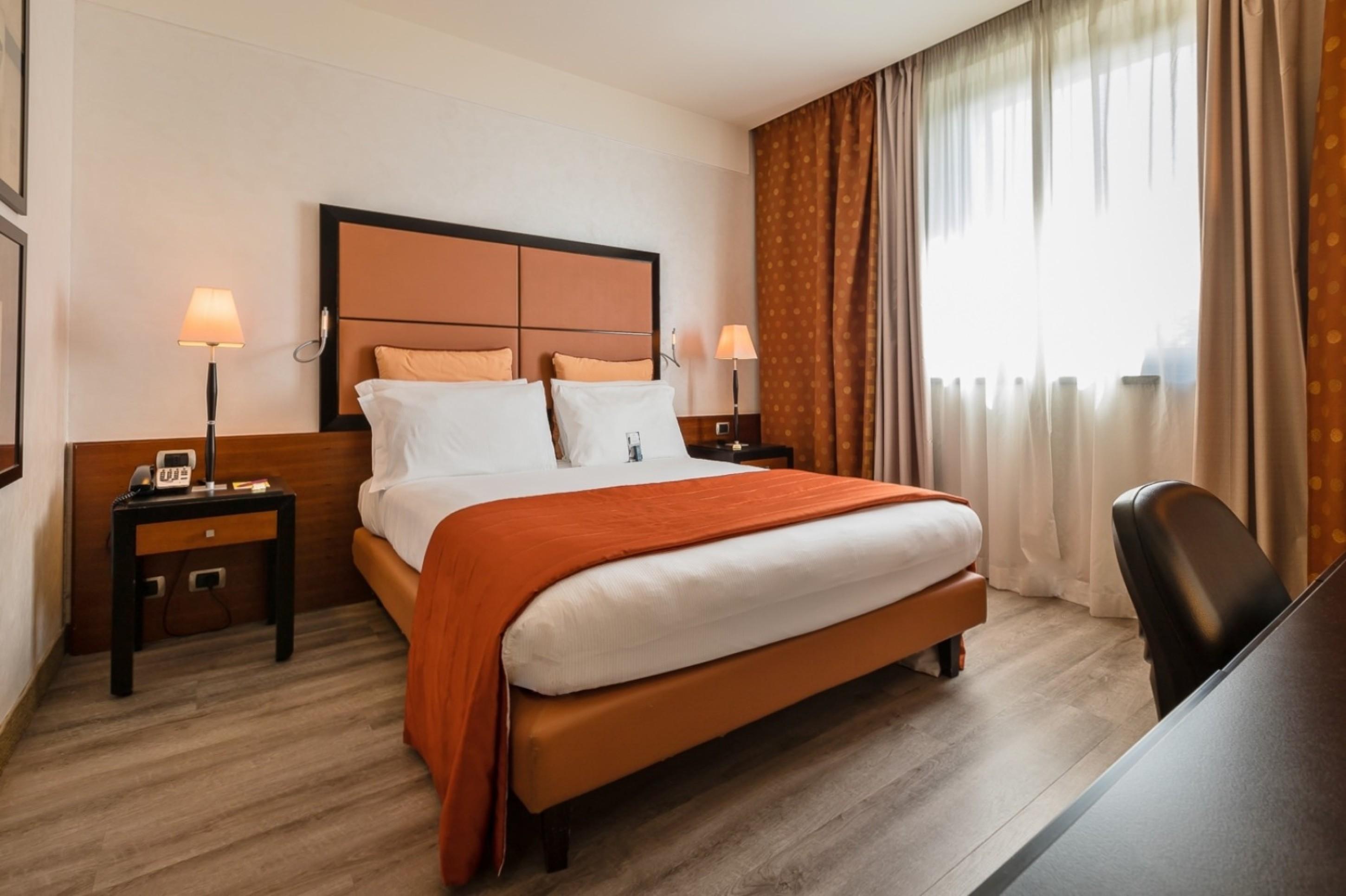 คราวน์ พลาซา มิลาน มัลเปนซา แอร์พอร์ต Hotel คาเซ นูโอเว ภายนอก รูปภาพ