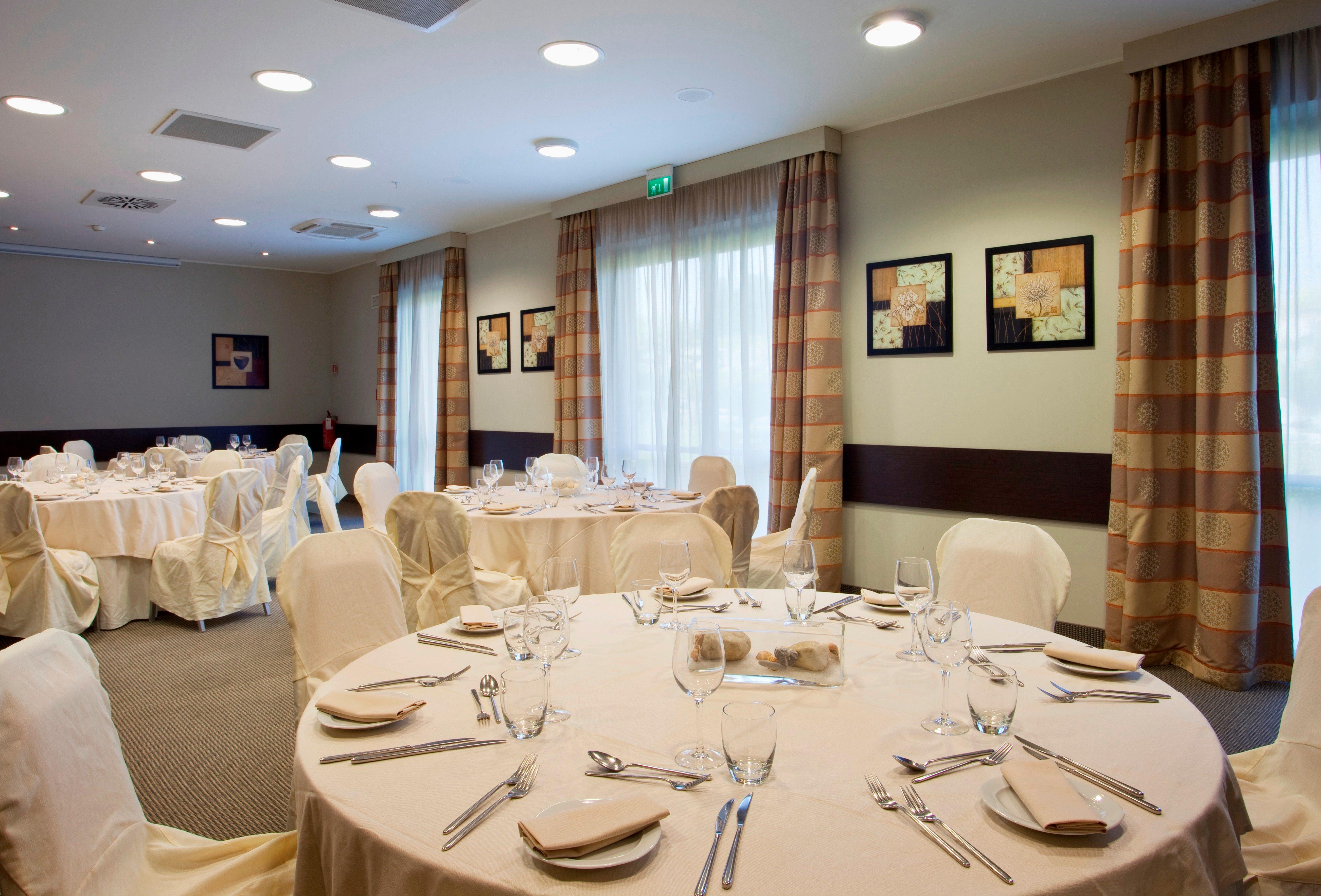 คราวน์ พลาซา มิลาน มัลเปนซา แอร์พอร์ต Hotel คาเซ นูโอเว ภายนอก รูปภาพ