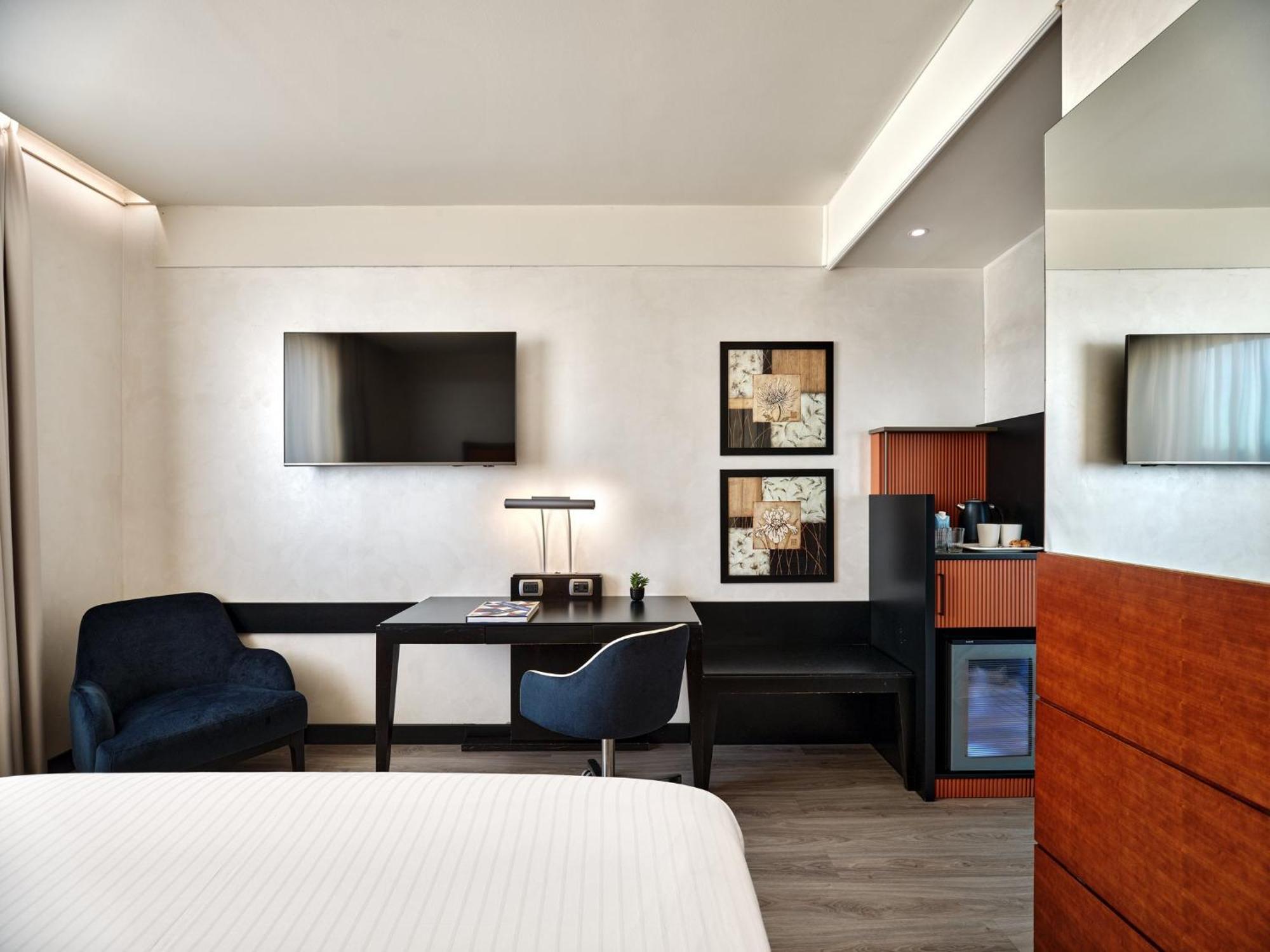 คราวน์ พลาซา มิลาน มัลเปนซา แอร์พอร์ต Hotel คาเซ นูโอเว ภายนอก รูปภาพ