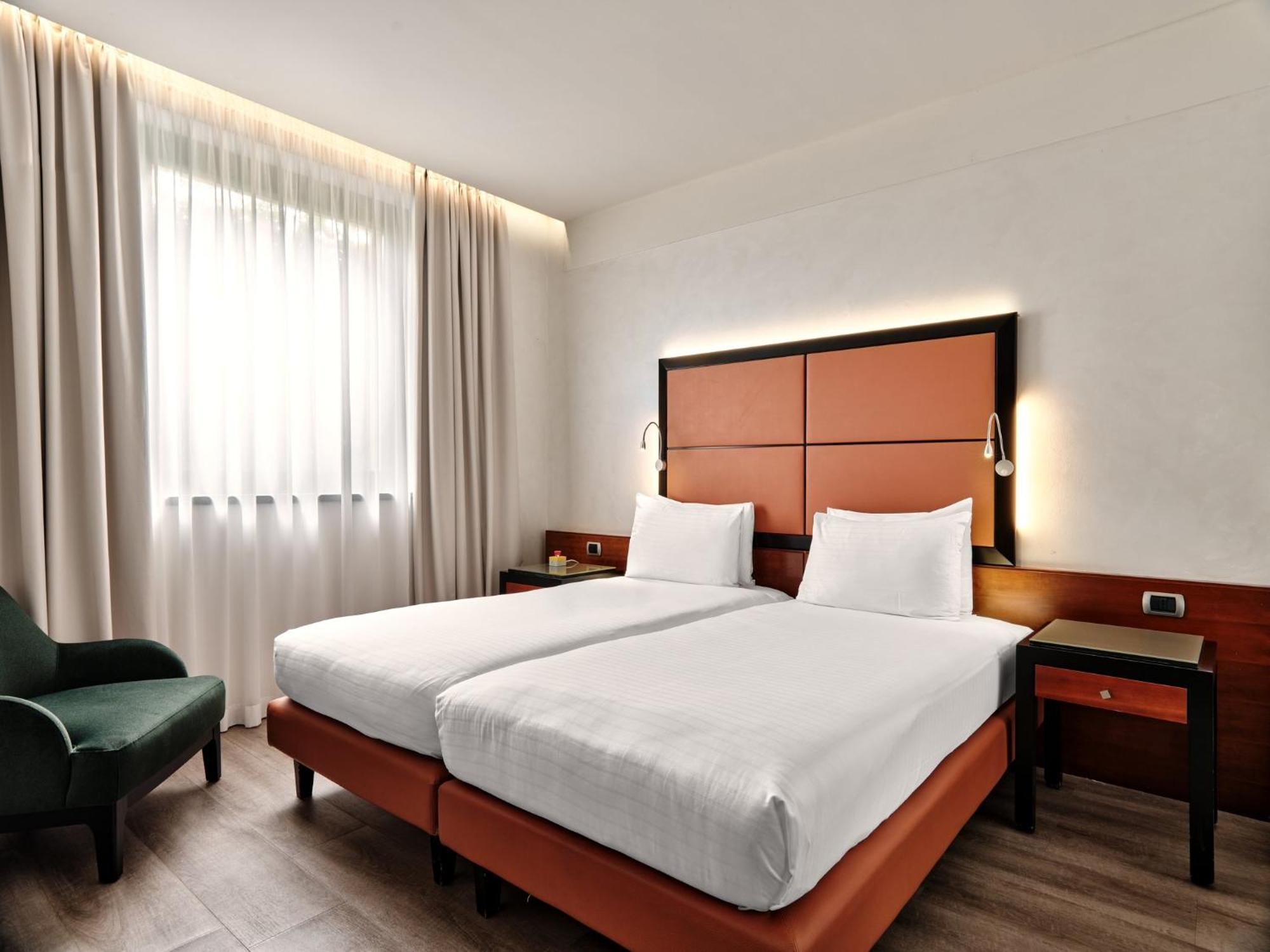 คราวน์ พลาซา มิลาน มัลเปนซา แอร์พอร์ต Hotel คาเซ นูโอเว ภายนอก รูปภาพ