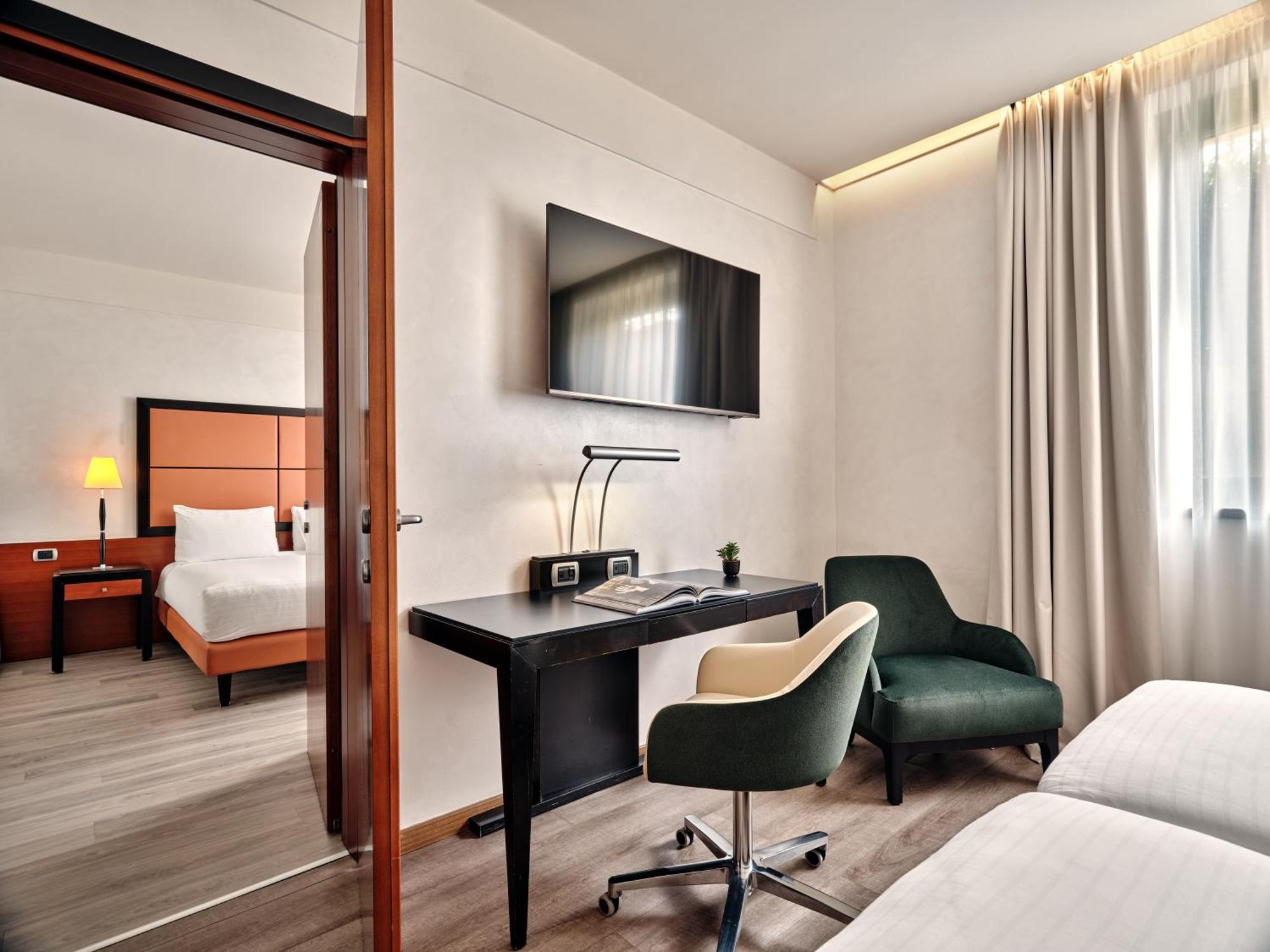 คราวน์ พลาซา มิลาน มัลเปนซา แอร์พอร์ต Hotel คาเซ นูโอเว ภายนอก รูปภาพ