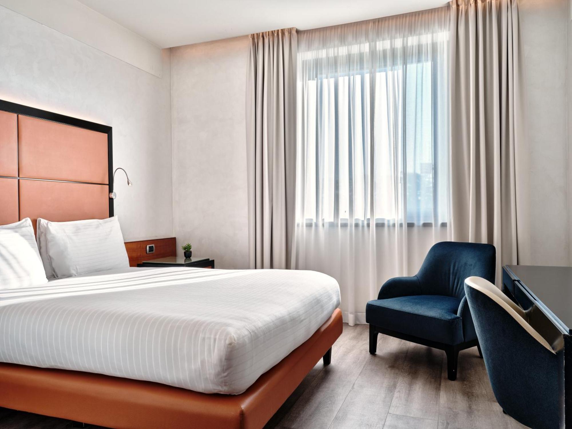 คราวน์ พลาซา มิลาน มัลเปนซา แอร์พอร์ต Hotel คาเซ นูโอเว ภายนอก รูปภาพ