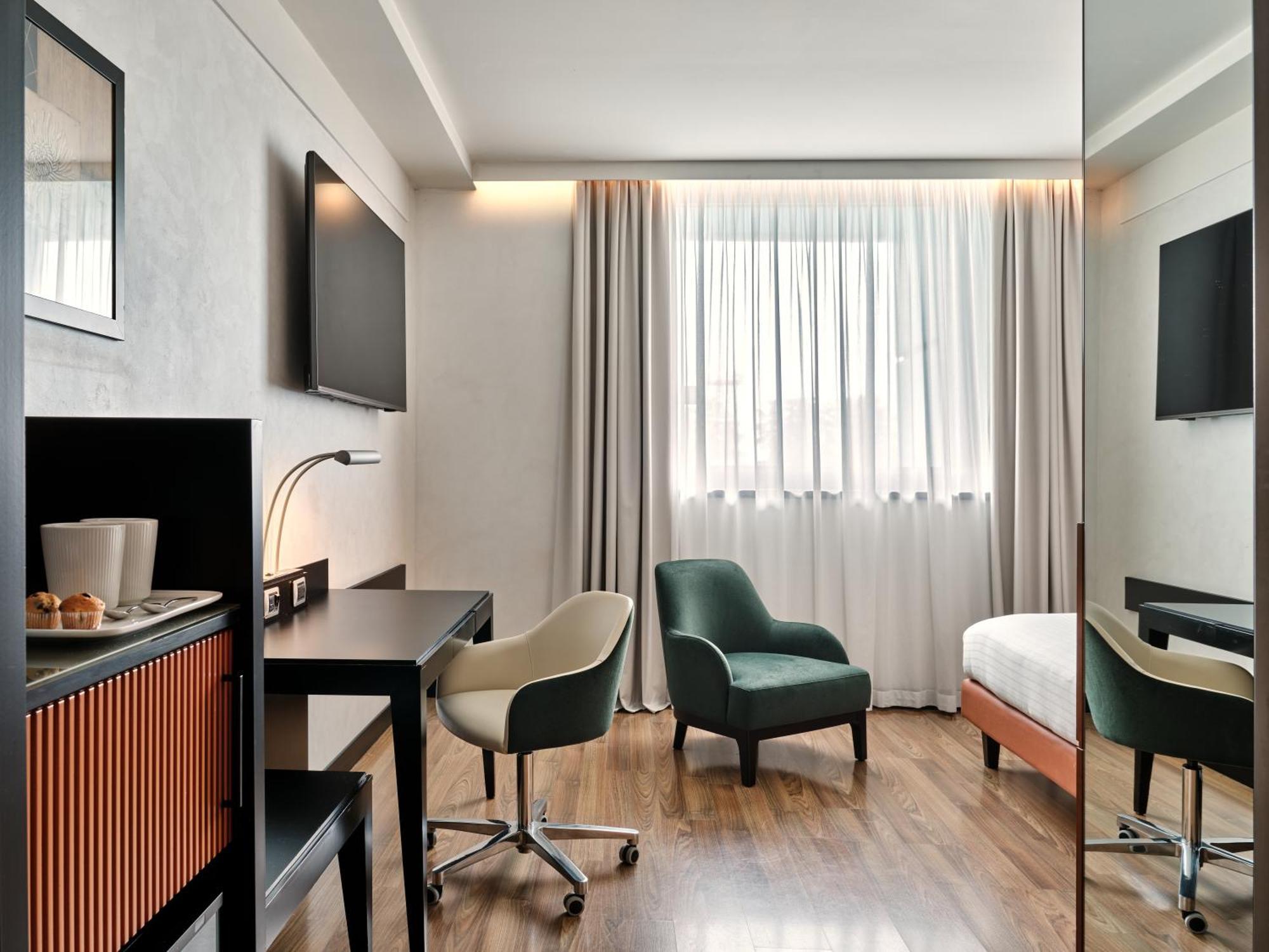 คราวน์ พลาซา มิลาน มัลเปนซา แอร์พอร์ต Hotel คาเซ นูโอเว ภายนอก รูปภาพ